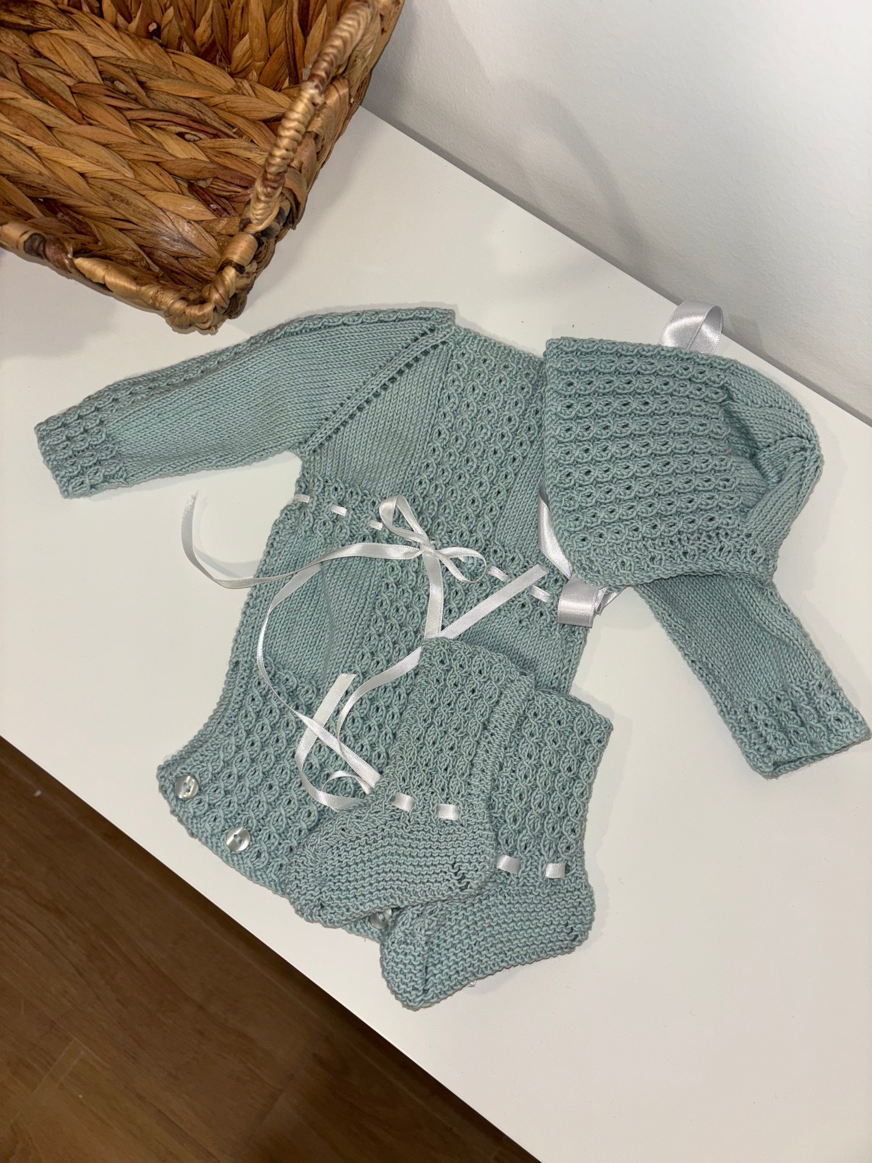 Conjunto de punto hecho a mano