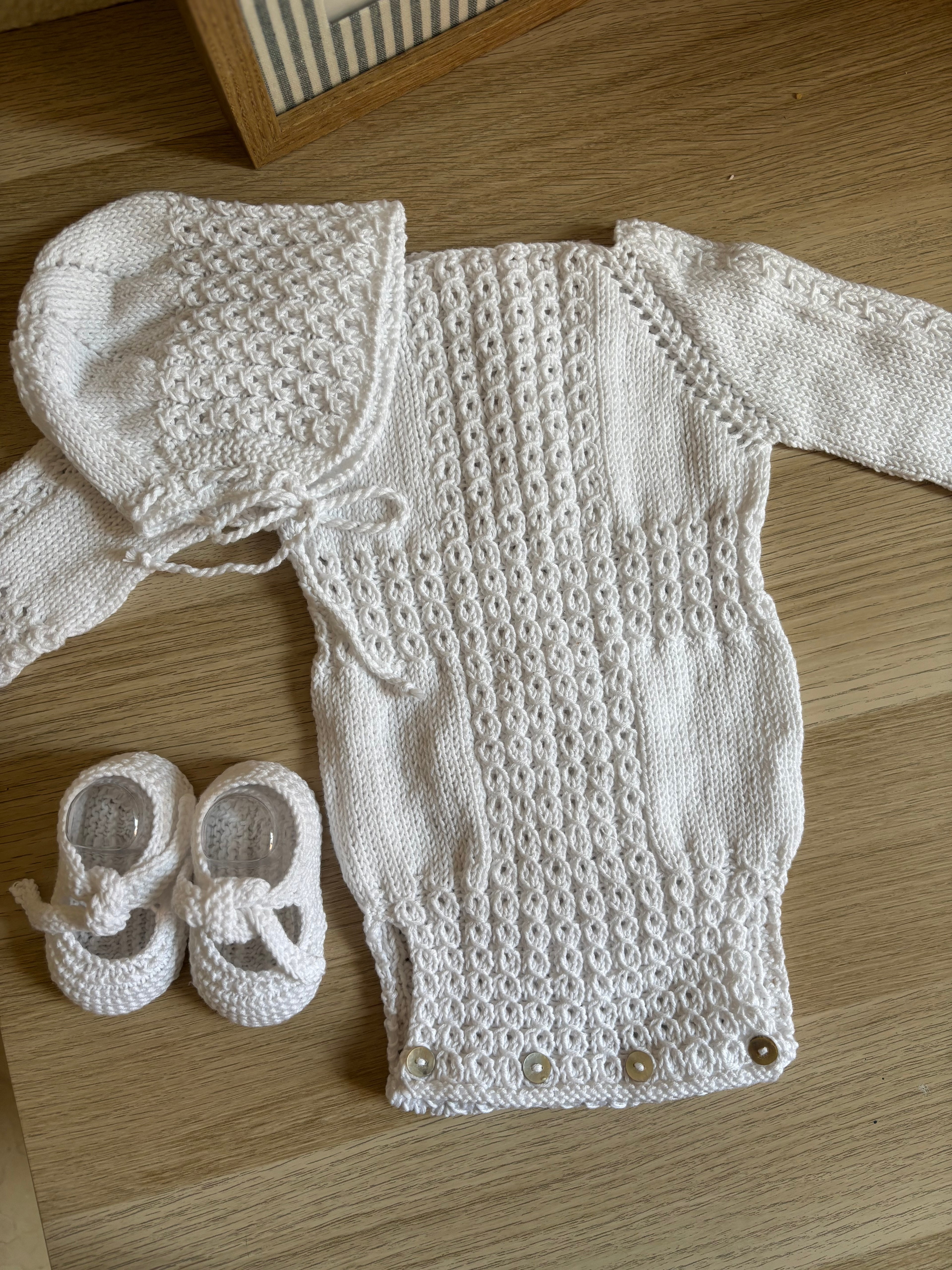 Conjunto punto bebé hecho a mano